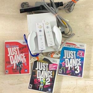 Nintendo Wii Console & 3 Just Dance Games RVL-001 2 Remotes 2 Nunchuk Complete